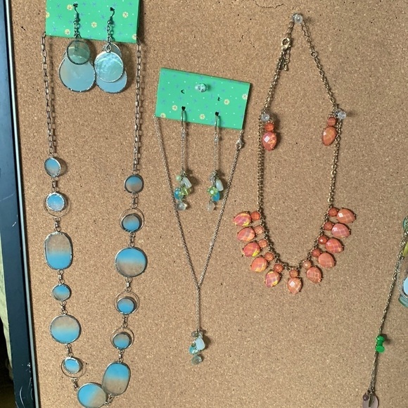 ⭐️ Matching Earring/Necklace sets - Picture 5 of 6